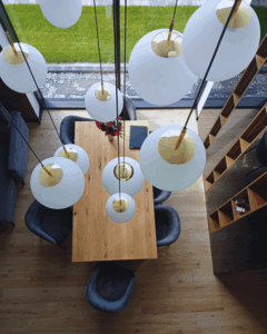 Stół z litego drewna dębowego w stylu rustykalnym